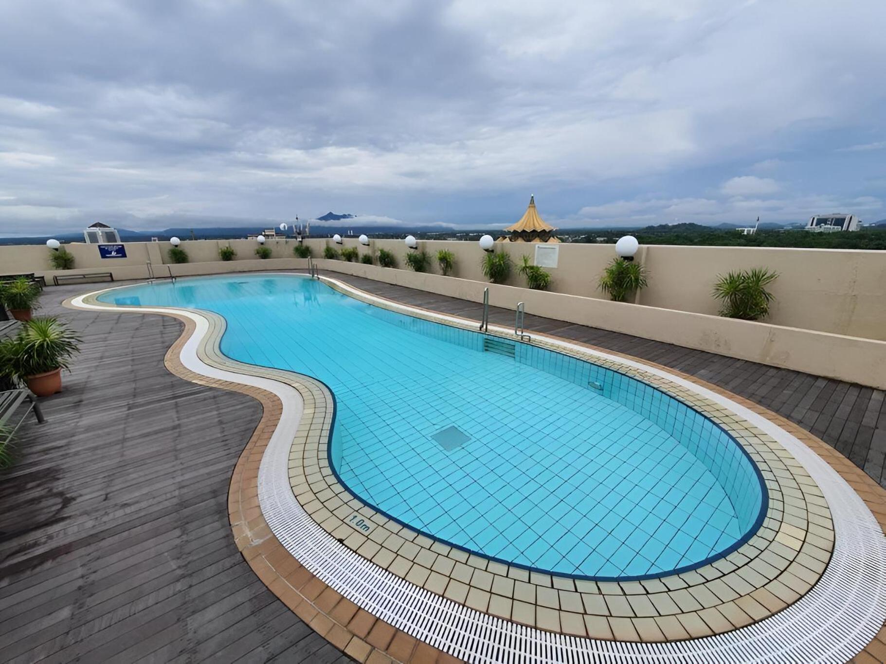 Cozzzy Hut Riverbank Suites Kuching With Spectacular River View Luaran gambar
