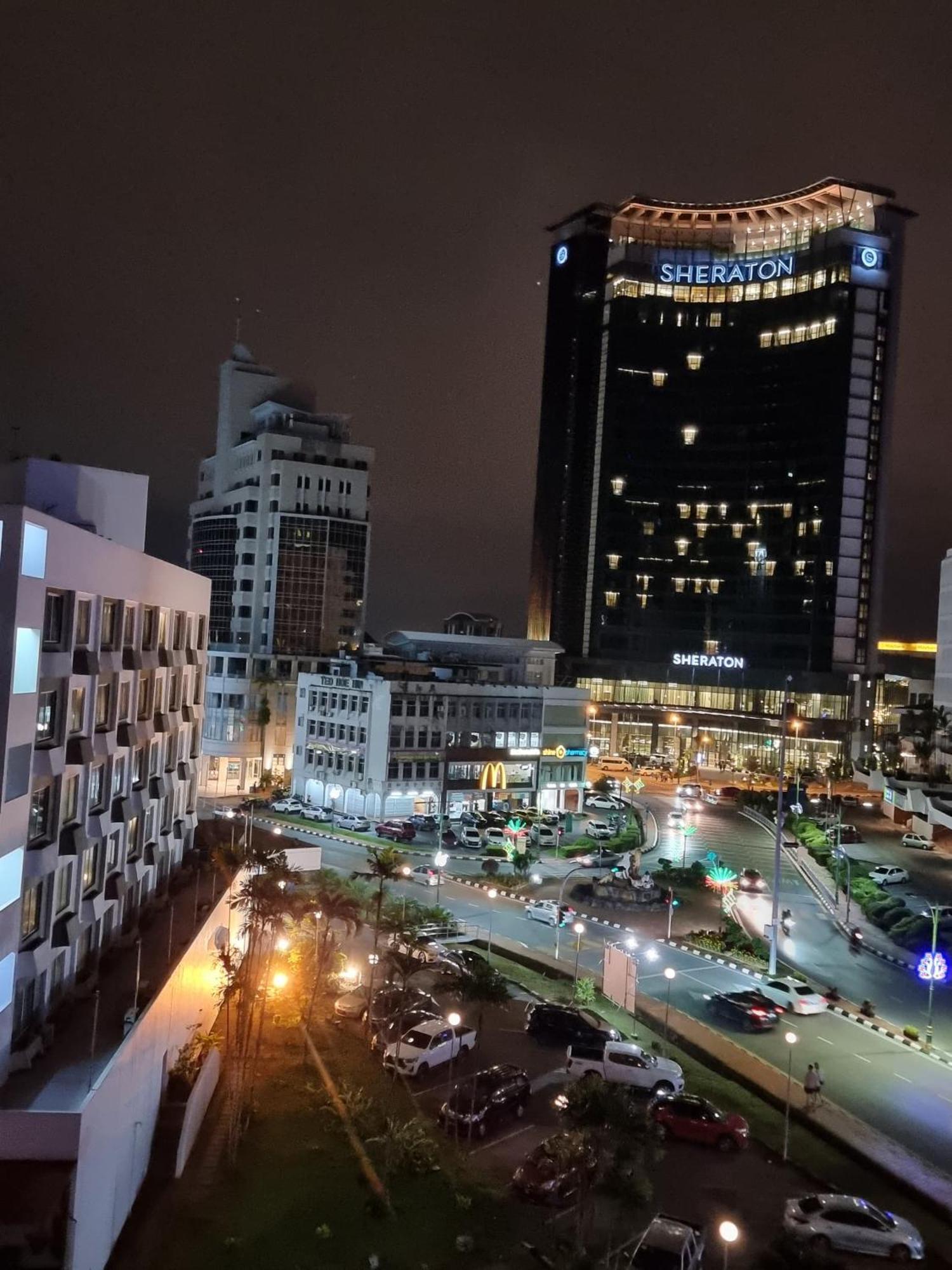 Cozzzy Hut Riverbank Suites Kuching With Spectacular River View Luaran gambar