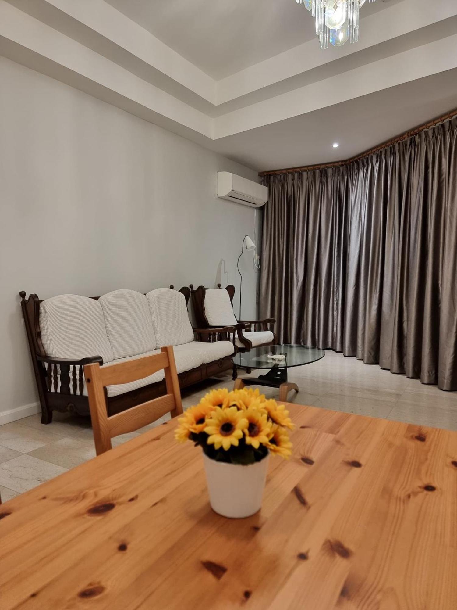 Cozzzy Hut Riverbank Suites Kuching With Spectacular River View Luaran gambar