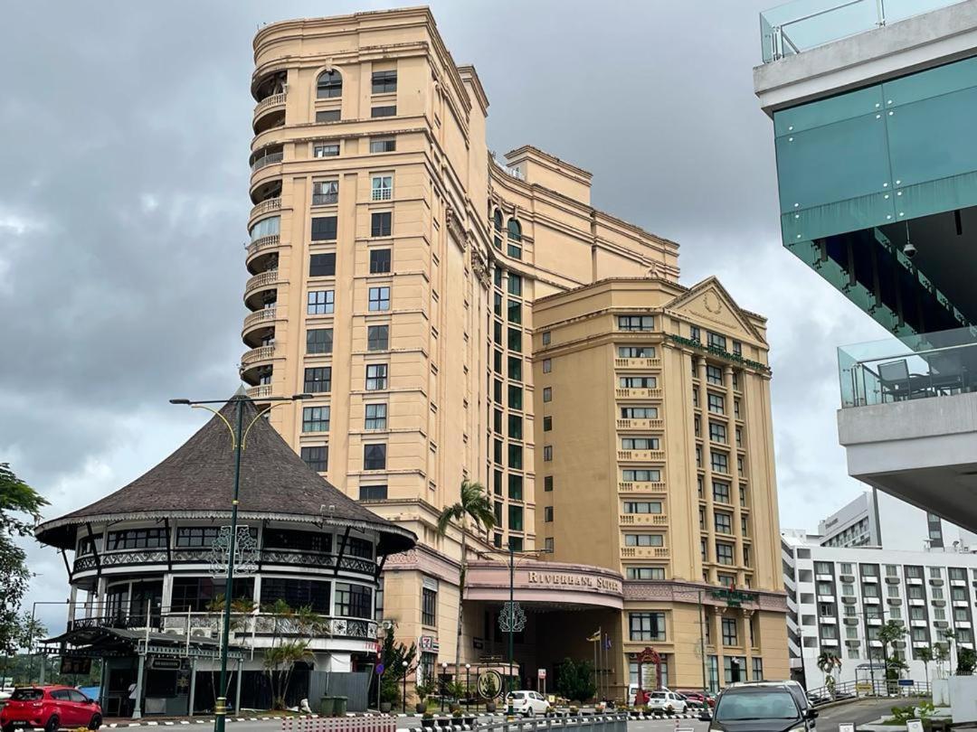 Cozzzy Hut Riverbank Suites Kuching With Spectacular River View Luaran gambar