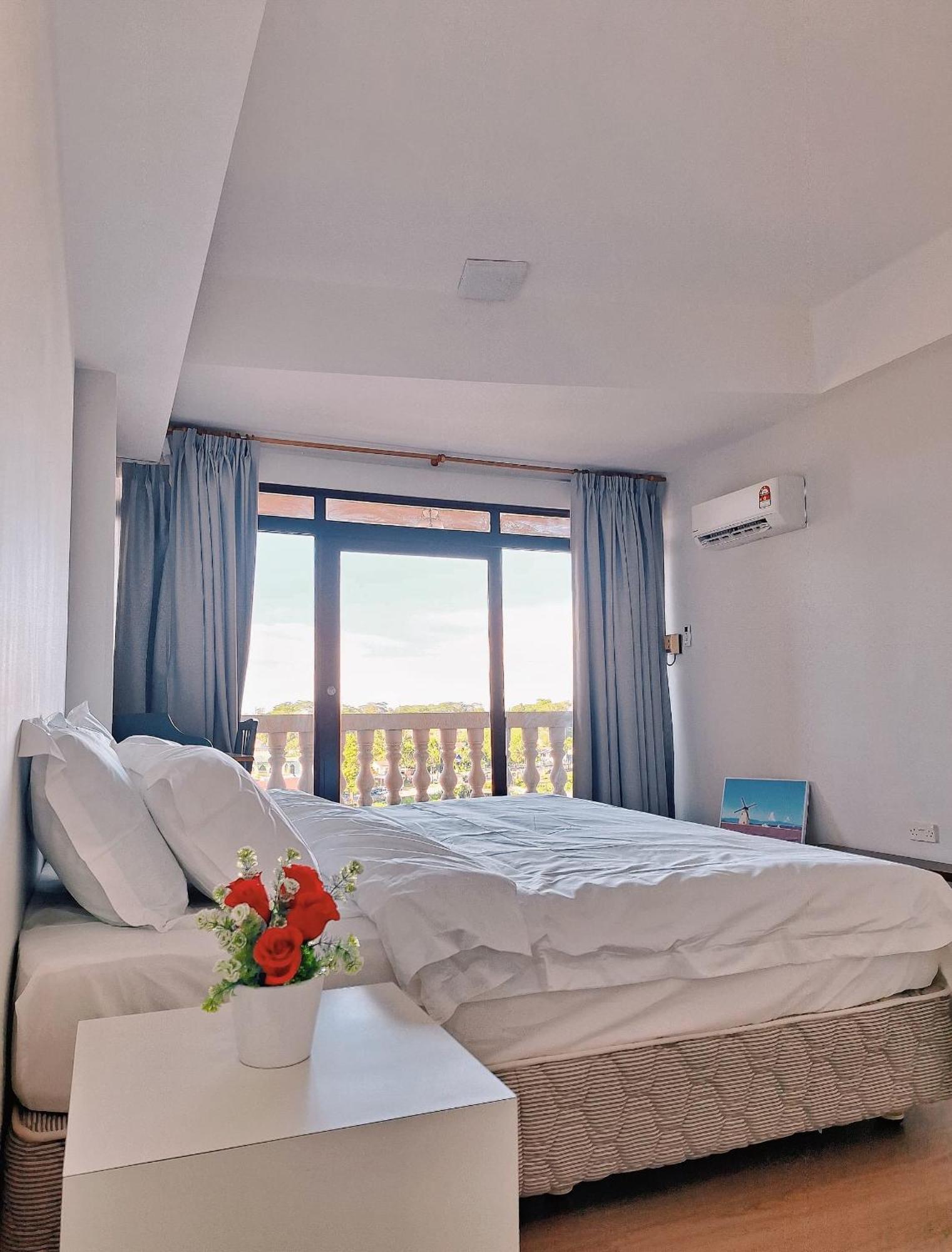 Cozzzy Hut Riverbank Suites Kuching With Spectacular River View Luaran gambar