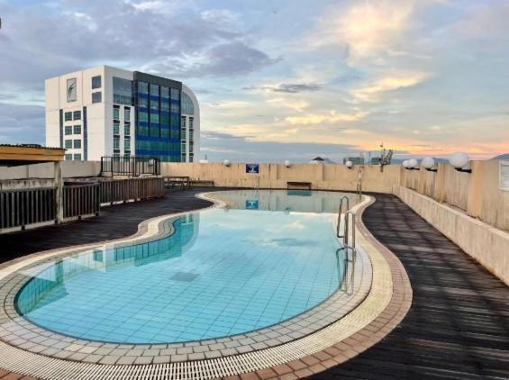 Cozzzy Hut Riverbank Suites Kuching With Spectacular River View Luaran gambar