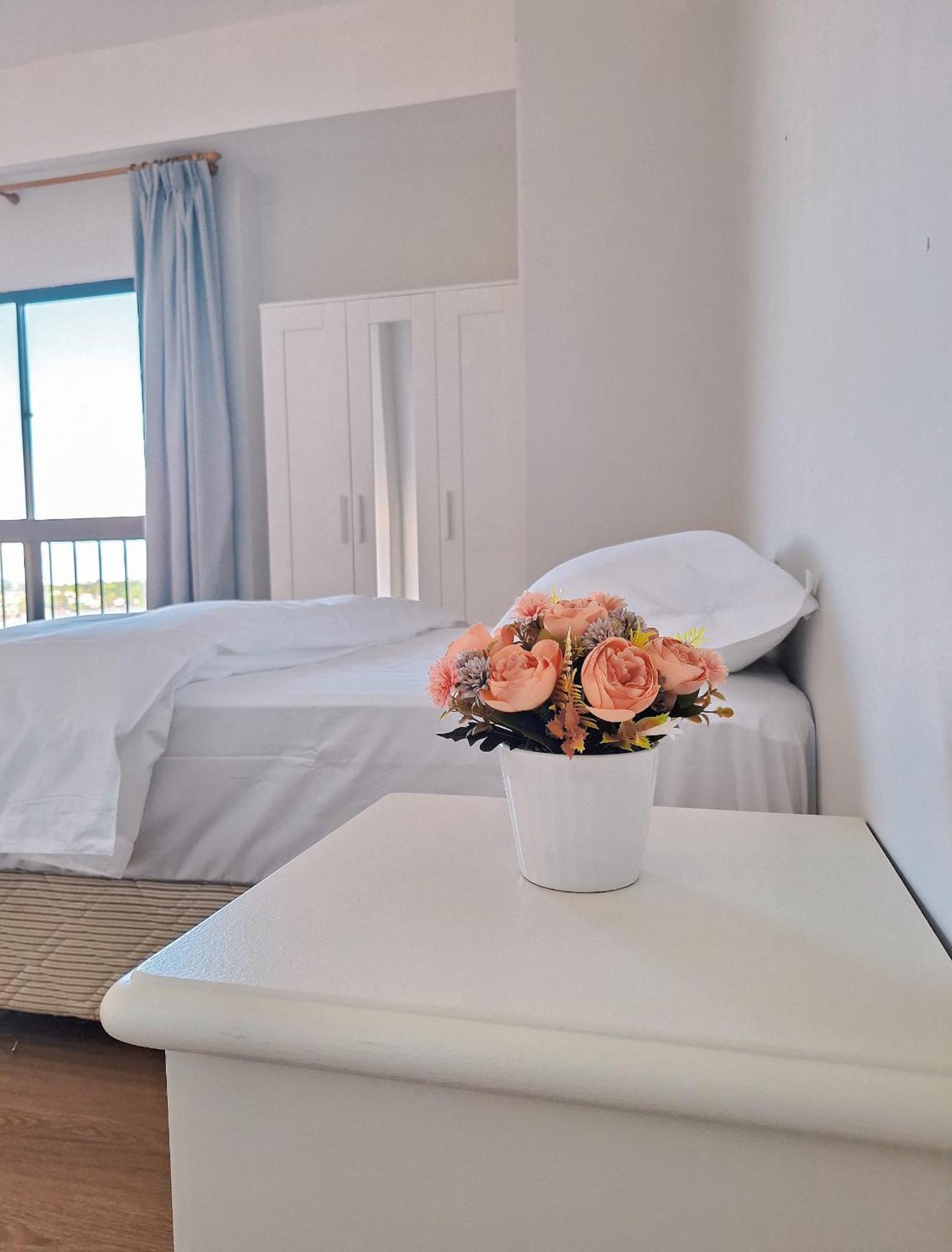 Cozzzy Hut Riverbank Suites Kuching With Spectacular River View Luaran gambar